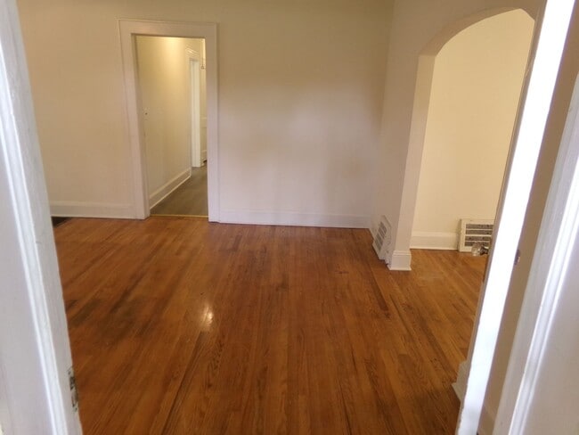 Building Photo - Spacious 3-Bedroom 2-Bathroom Home
