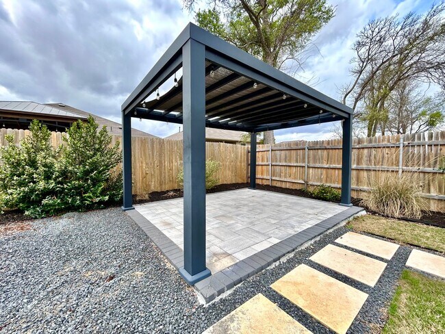 Building Photo - 144 Callado Cir