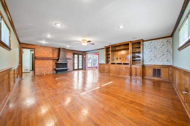 Building Photo - Cozy 4-Bedroom 2 bath home. MOVE -IN BY 12/31 AND RECEIVE HALF OFF FIRST MONTH'S RENT!!!!!!!