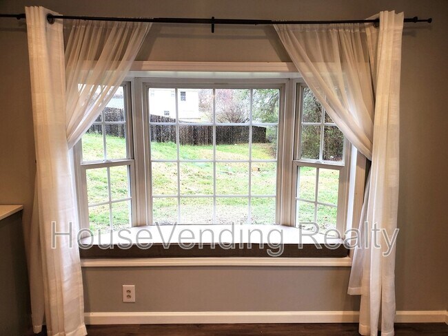 Building Photo - 9734 Hawkdale Ln