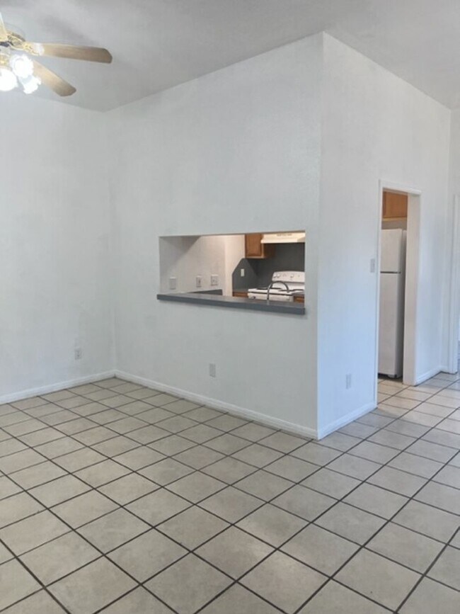 Building Photo - 669