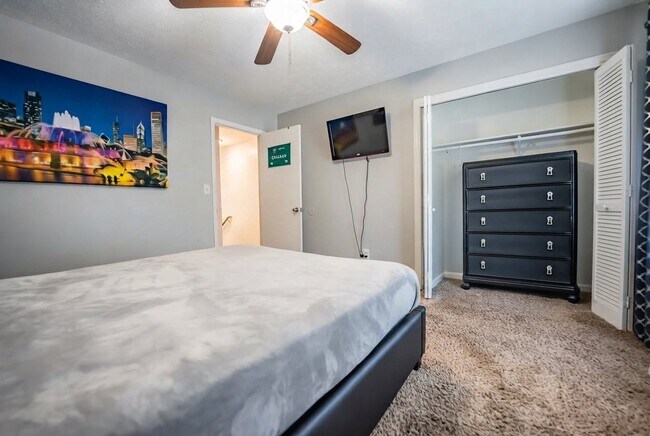 Building Photo - 725 Swamp Creek Dr