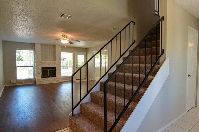 Building Photo - Updated 4 Bedroom • 2.5 Bath • West Round Rock • Downstairs Primary Suite • Two Living Areas • La...