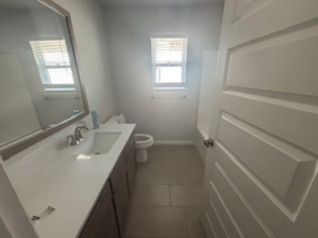 Building Photo - 4006 Lynford Ln