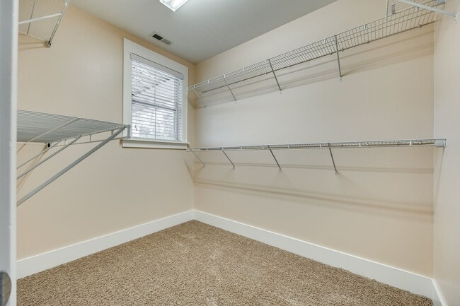 Building Photo - Gorgeous 4 bedroom 3.5 bath home in Riverwalk of Rock Hill!