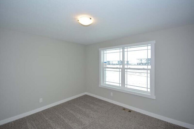 Building Photo - 5447 Rowling Dr