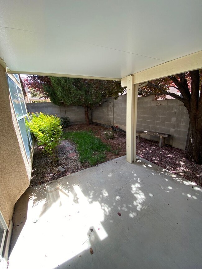 Building Photo - Spacious 3-Bedroom Home in Northeast Height