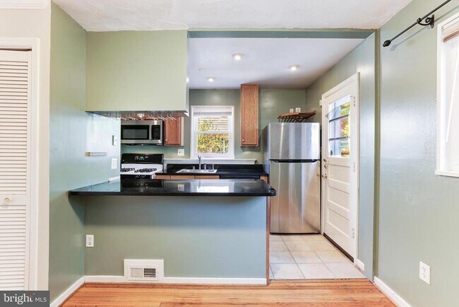 Building Photo - 2308 Mary Baldwin Dr