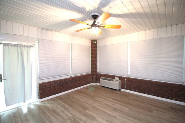 Building Photo - 3BR/2BA Ashley Place Home Featuring Sunroom, Generator & Multiple Living Spaces