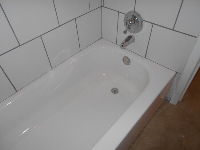Building Photo - New Flooring in Living/Bedrooms & Other Up...
