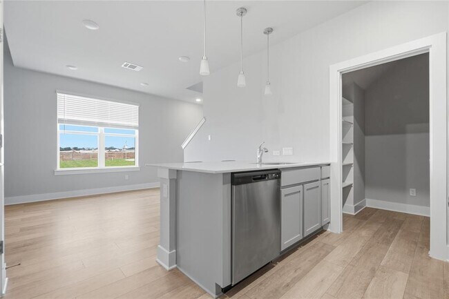 Building Photo - 135A Pinnacle Ln