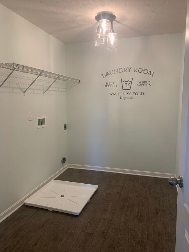 Building Photo - 3 Bedroom in Jeffersontown - Hanover Trace