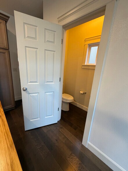 Building Photo - 1940 NE 72nd Ave.