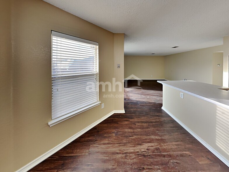 Building Photo - 316 Sunset Oak Dr