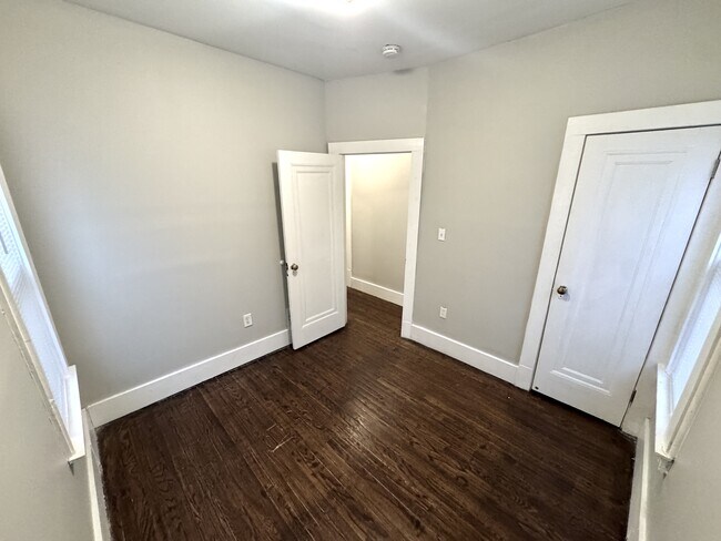 Building Photo - 14570 Lappin St