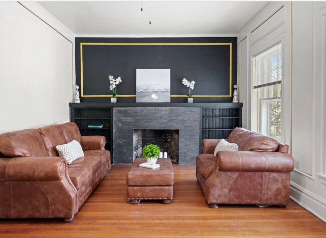 Building Photo - 1067 W Balmoral Ave