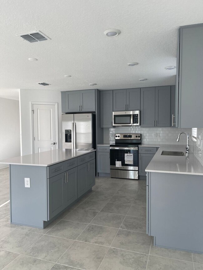 Building Photo - BEAUTIFUL BRAND NEW 2022 Home in the new S...