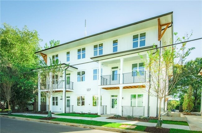Building Photo - 127 Mayson Ave NE