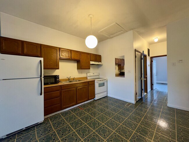 Building Photo - 1611 St Paul St