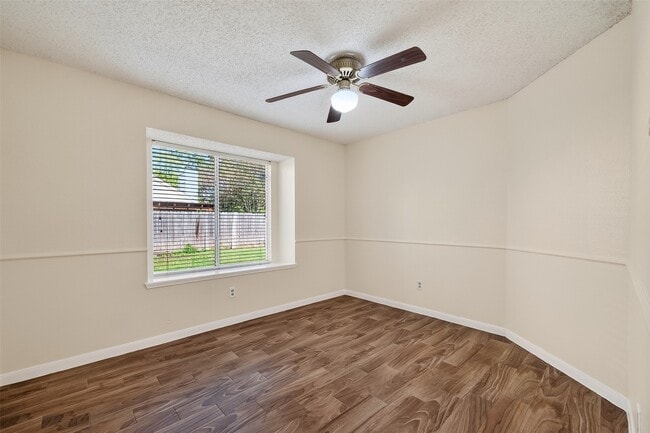 Building Photo - 11415 Chariot Dr