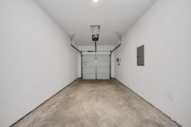 Building Photo - 943 Moon Drop Ln