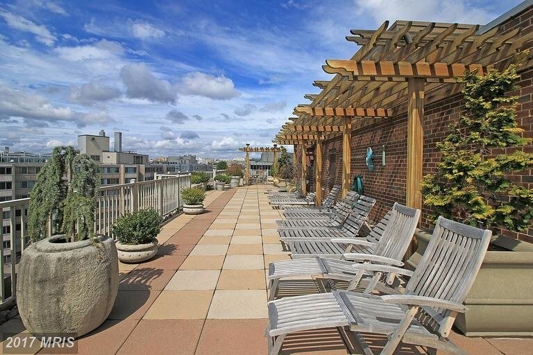 Roof deck rest area - 1301 20th St NW