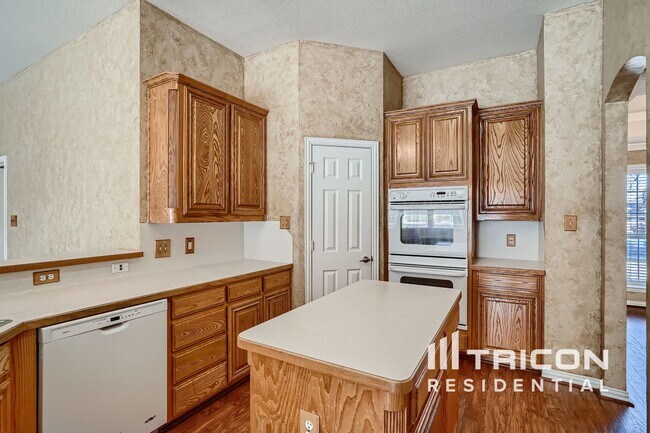 Building Photo - 3804 Cross Country Trail