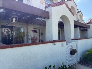 Building Photo - Beautiful Camarillo Townhome