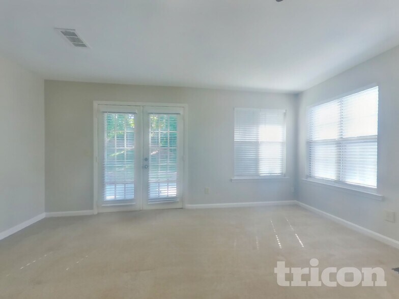 Building Photo - 2055 Towne Manor Dr NW