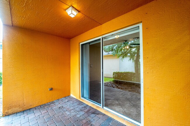 Building Photo - 2567 SE Ruskin Dr