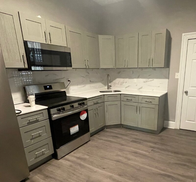 Building Photo - 642 E Indiana Ave