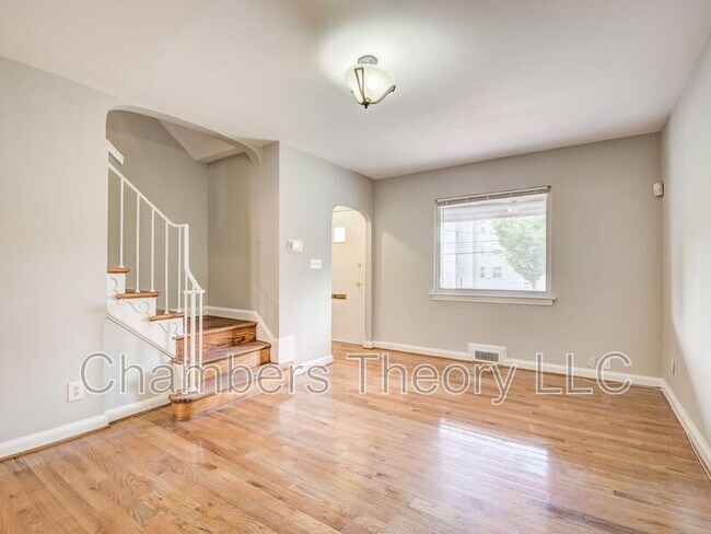 Building Photo - 1417 Downing St NE