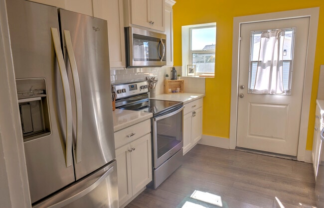 Building Photo - 1522 E Pierce St