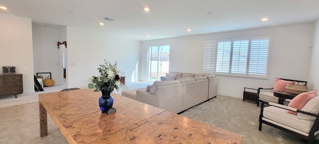 Building Photo - Gorgeous New Lennar Home - Lots of Upgrades - Solar- Must See