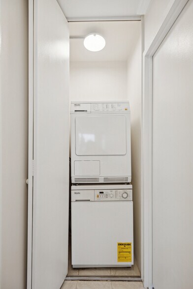 Building Photo - 1560 N Sandburg Ter