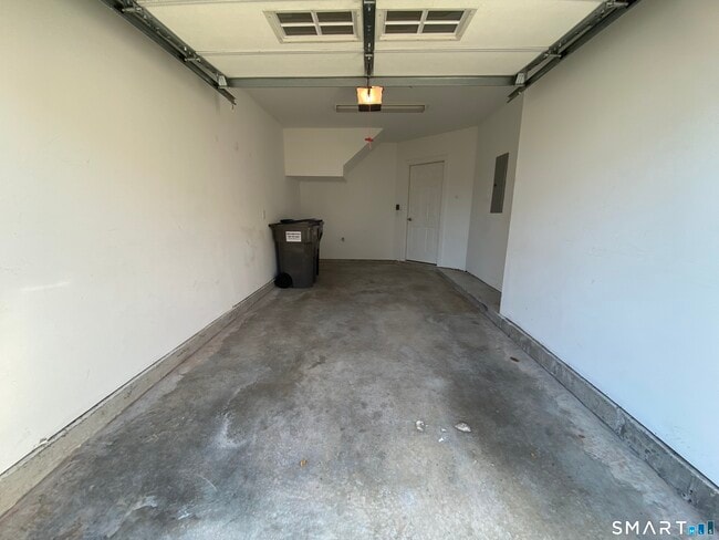 Building Photo - 502 Copper Square Dr