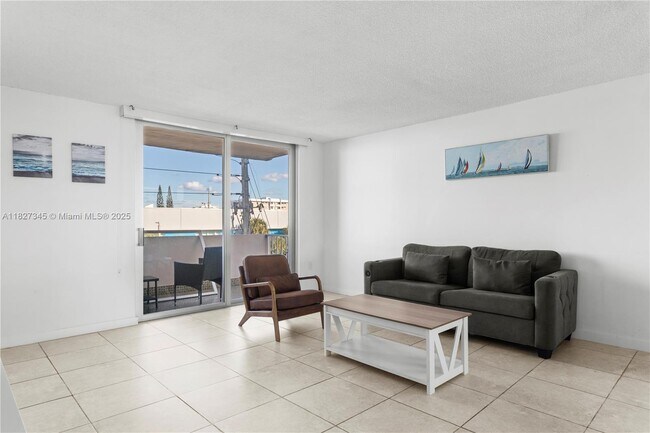 Building Photo - 9440 W Bay Harbor Dr