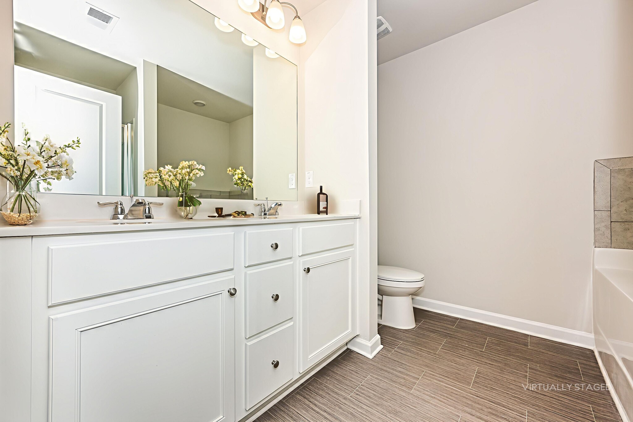 Building Photo - 3575 Saratoga Cir