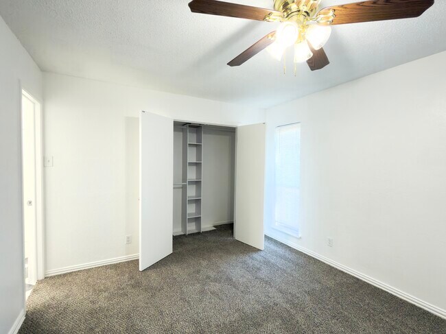 Building Photo - 302 Fair Oaks Blvd