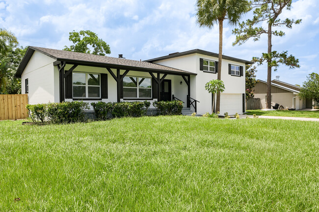 Building Photo - 718 Mendoza Dr