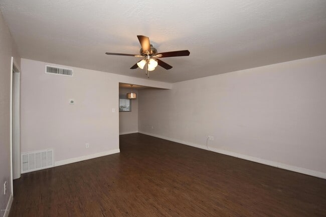Building Photo - 502 E Mariposa St