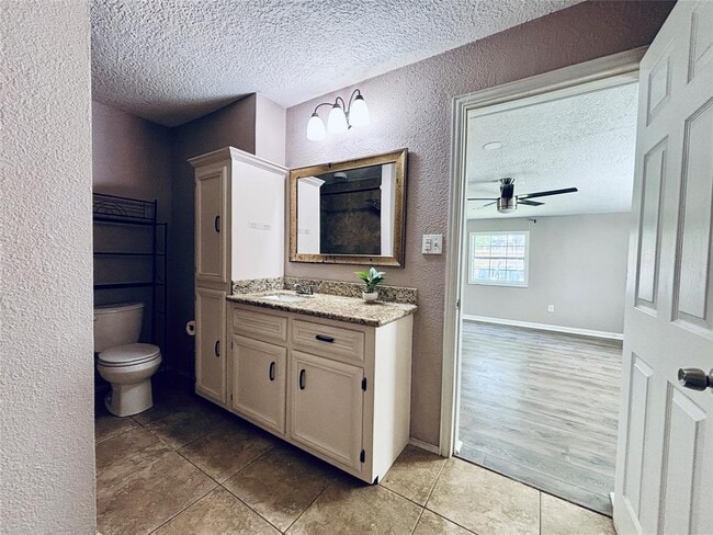 Building Photo - 2413 Kingsdale Dr