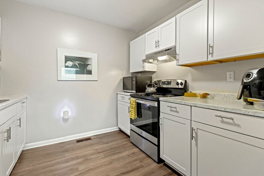 Interior Photo - Bay Street Estates