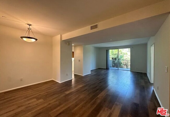 Building Photo - 7551 Jordan Ave