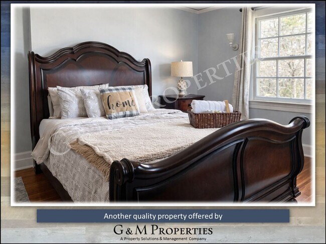 Building Photo - Rare Park Ave Rental – Spacious 3-Bedroom with Original Charm