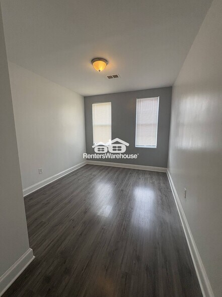 Building Photo - 2586 Edmondson Ave