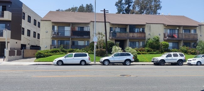 Primary Photo - 6827 Whitsett Ave