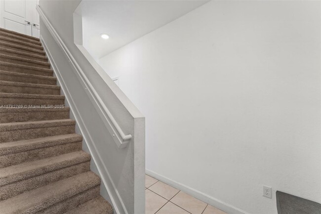 Building Photo - 1161 SW 6th Ct
