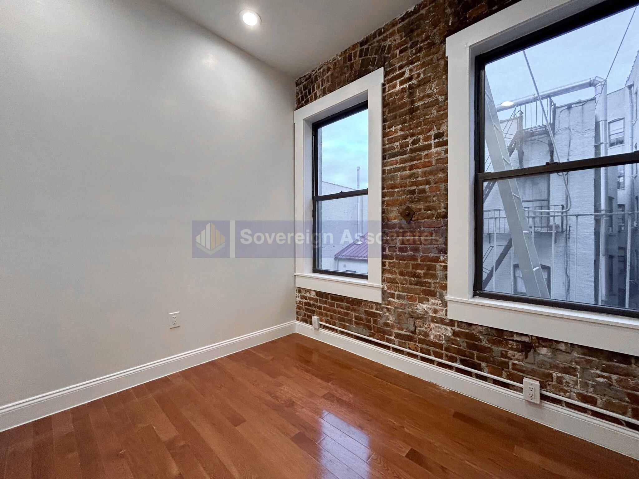 Building Photo - 309 W 111th St