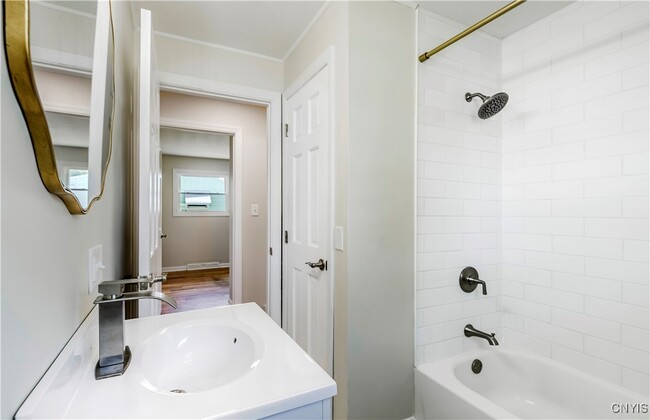 Building Photo - 222 Wilber St